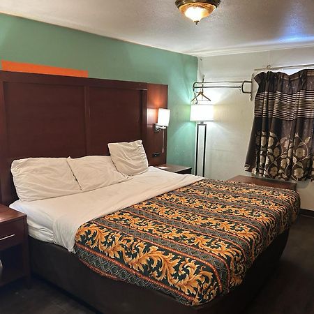 Hillcrest Motel By Oyo Aurora Near Lawrenceburg 外观 照片