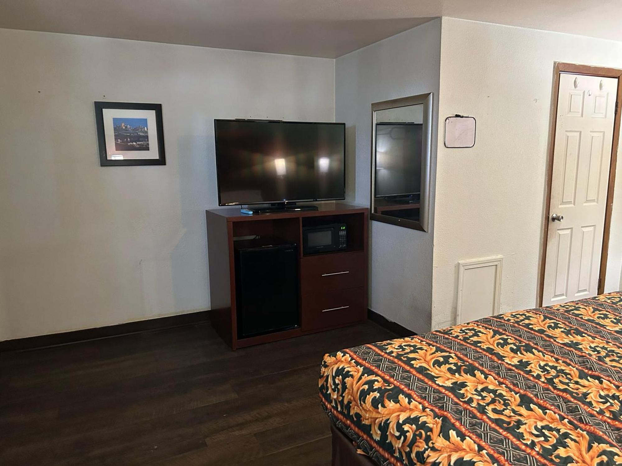 Hillcrest Motel By Oyo Aurora Near Lawrenceburg 外观 照片