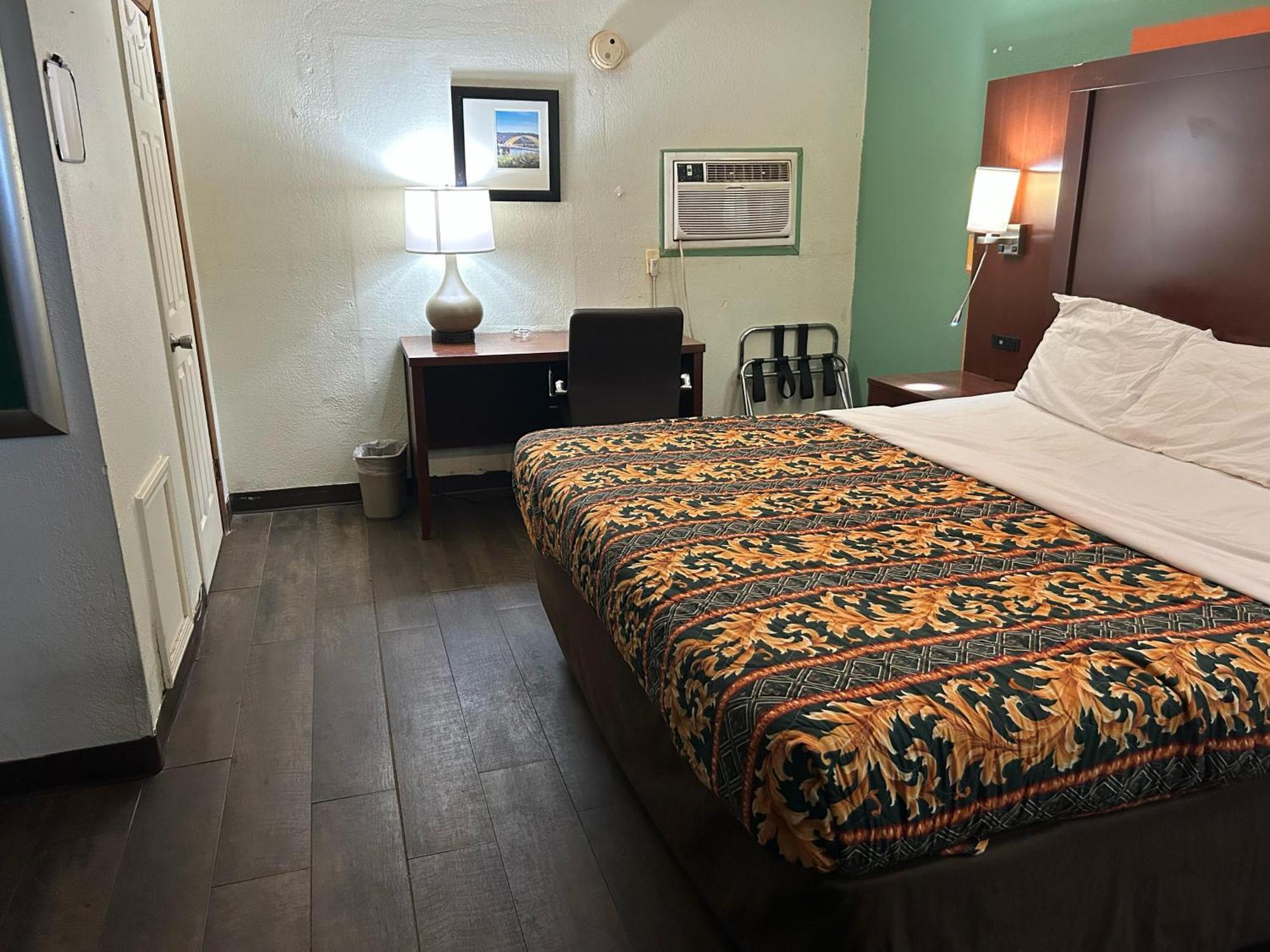 Hillcrest Motel By Oyo Aurora Near Lawrenceburg 外观 照片