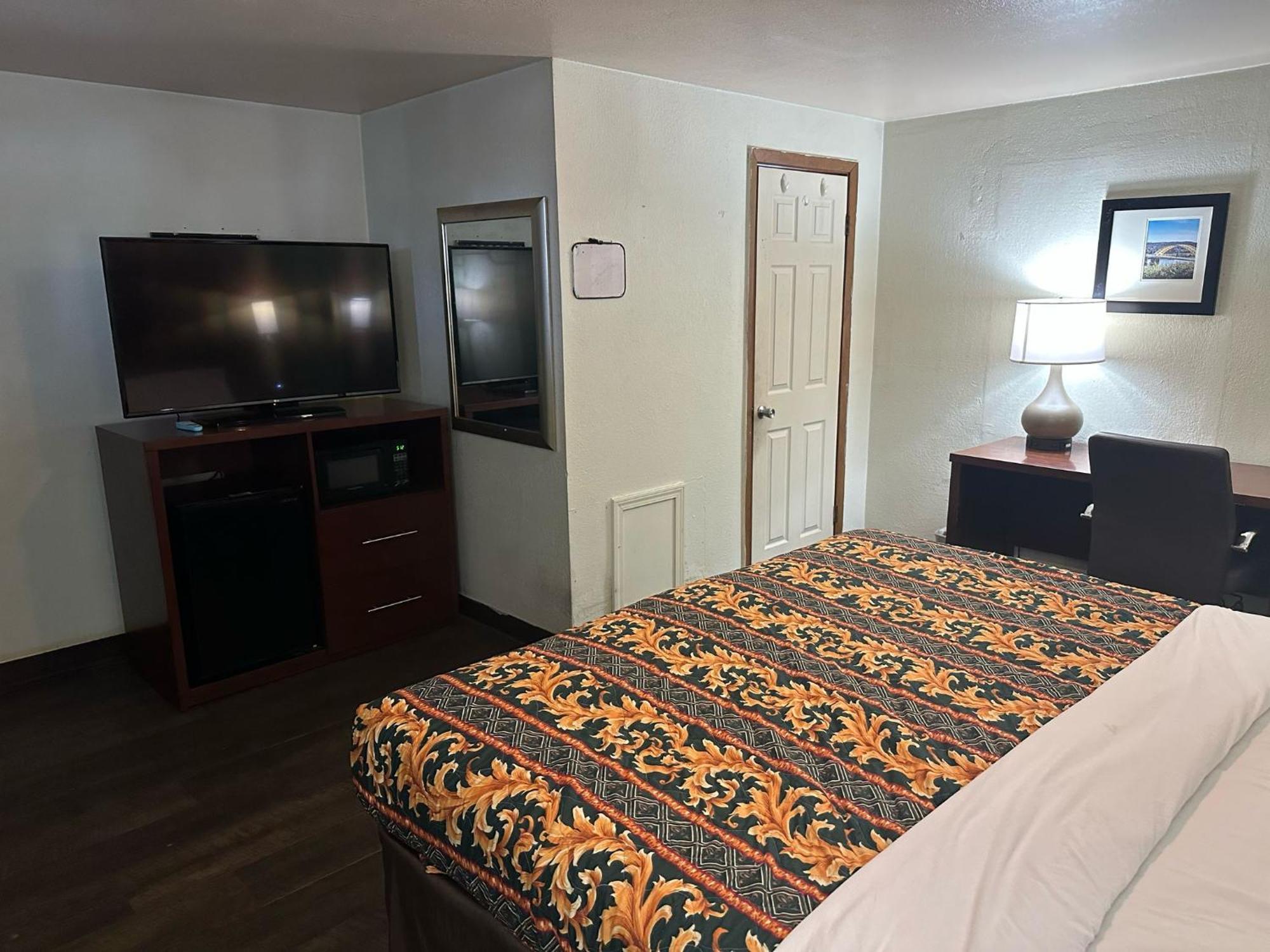 Hillcrest Motel By Oyo Aurora Near Lawrenceburg 外观 照片