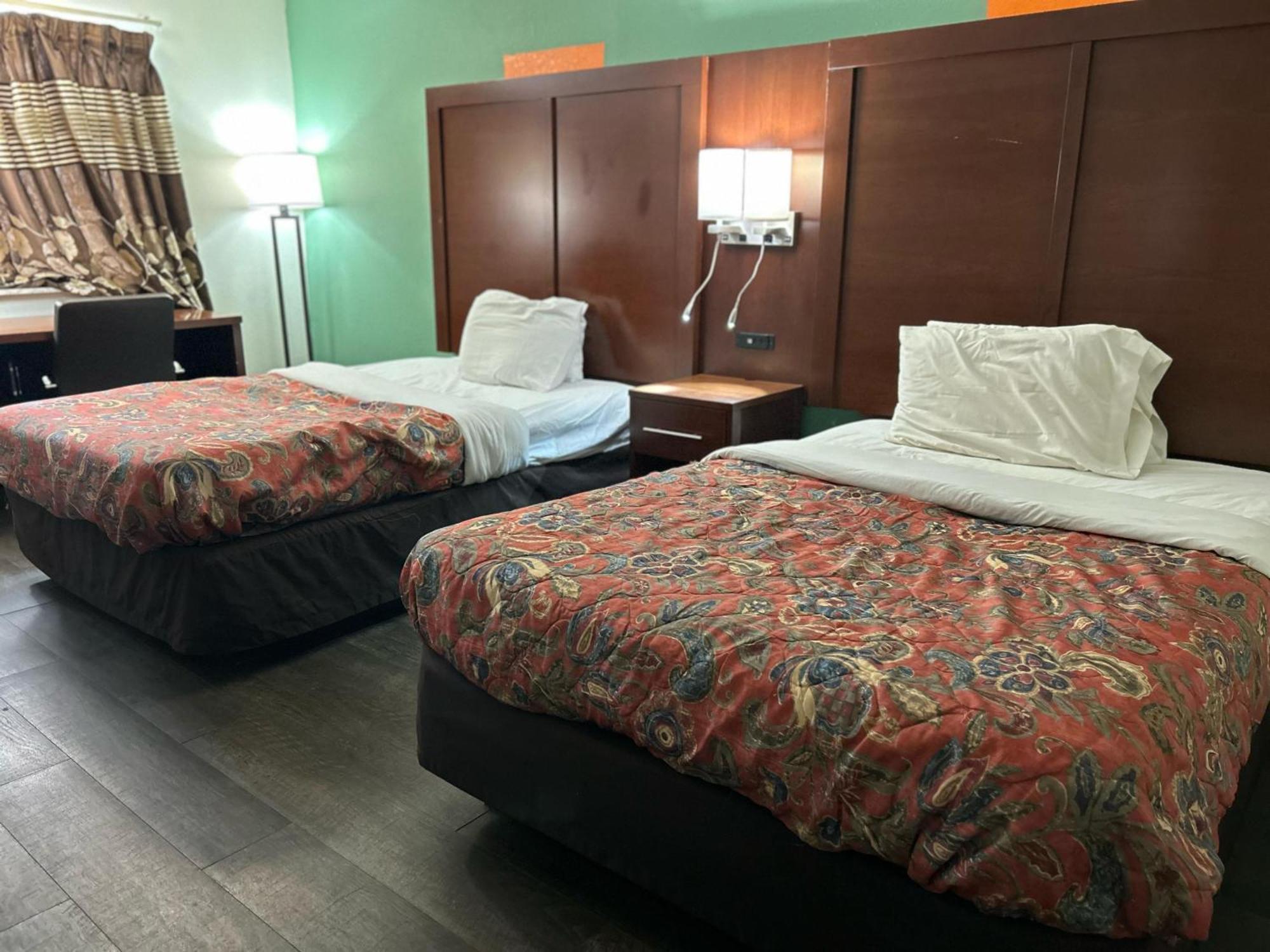 Hillcrest Motel By Oyo Aurora Near Lawrenceburg 外观 照片