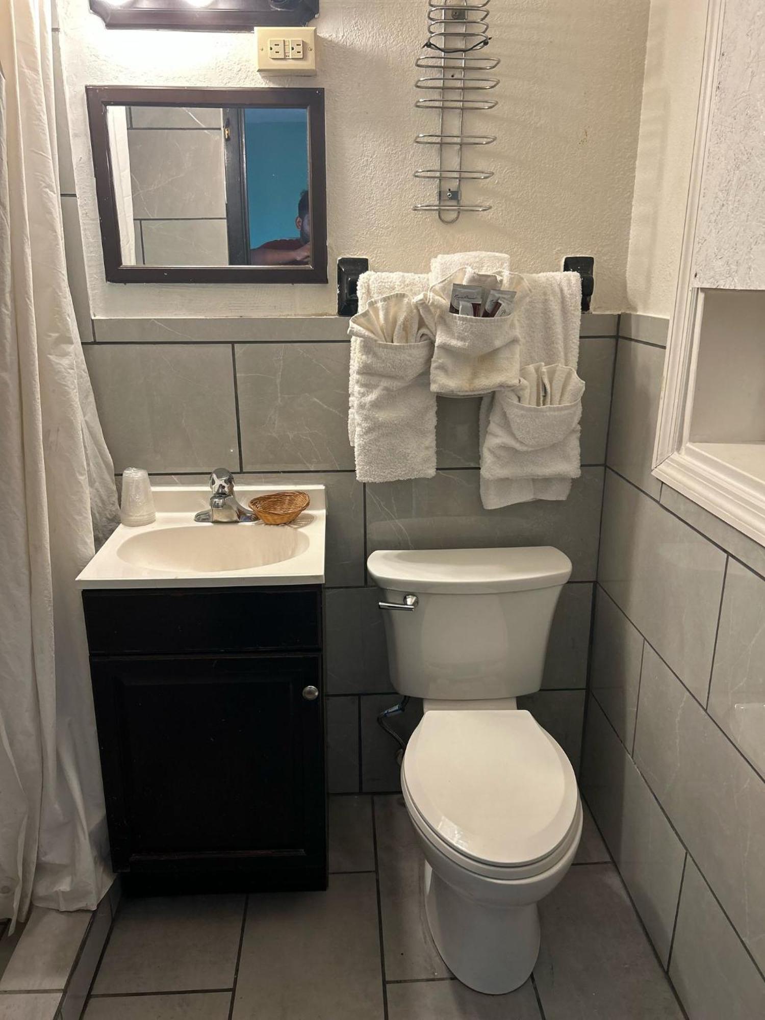Hillcrest Motel By Oyo Aurora Near Lawrenceburg 外观 照片