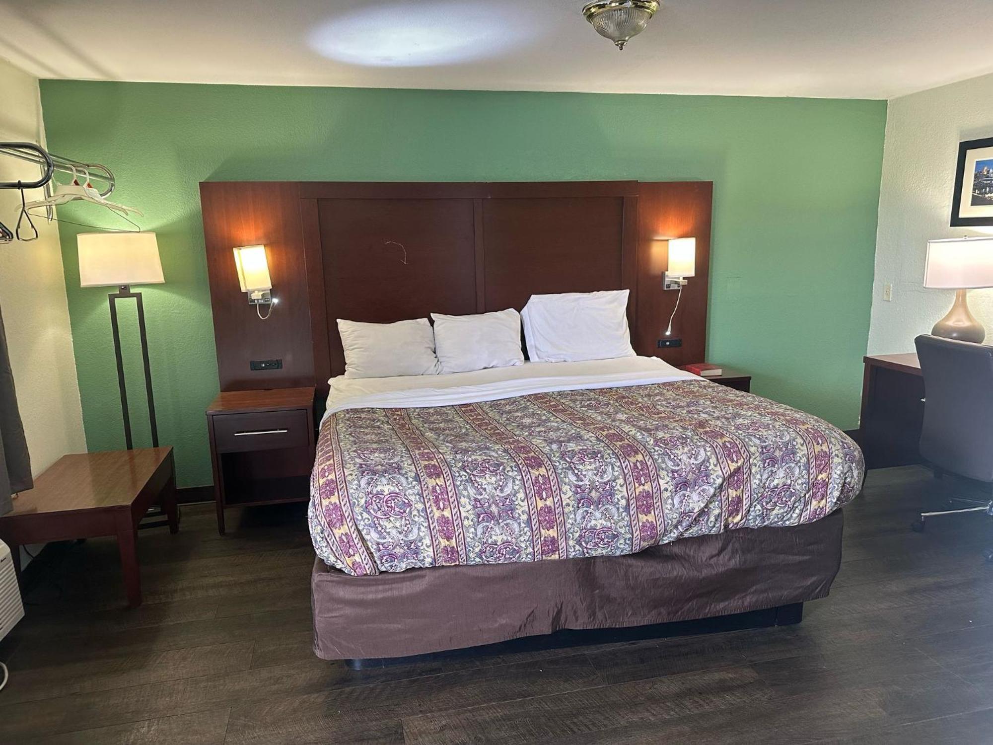 Hillcrest Motel By Oyo Aurora Near Lawrenceburg 外观 照片