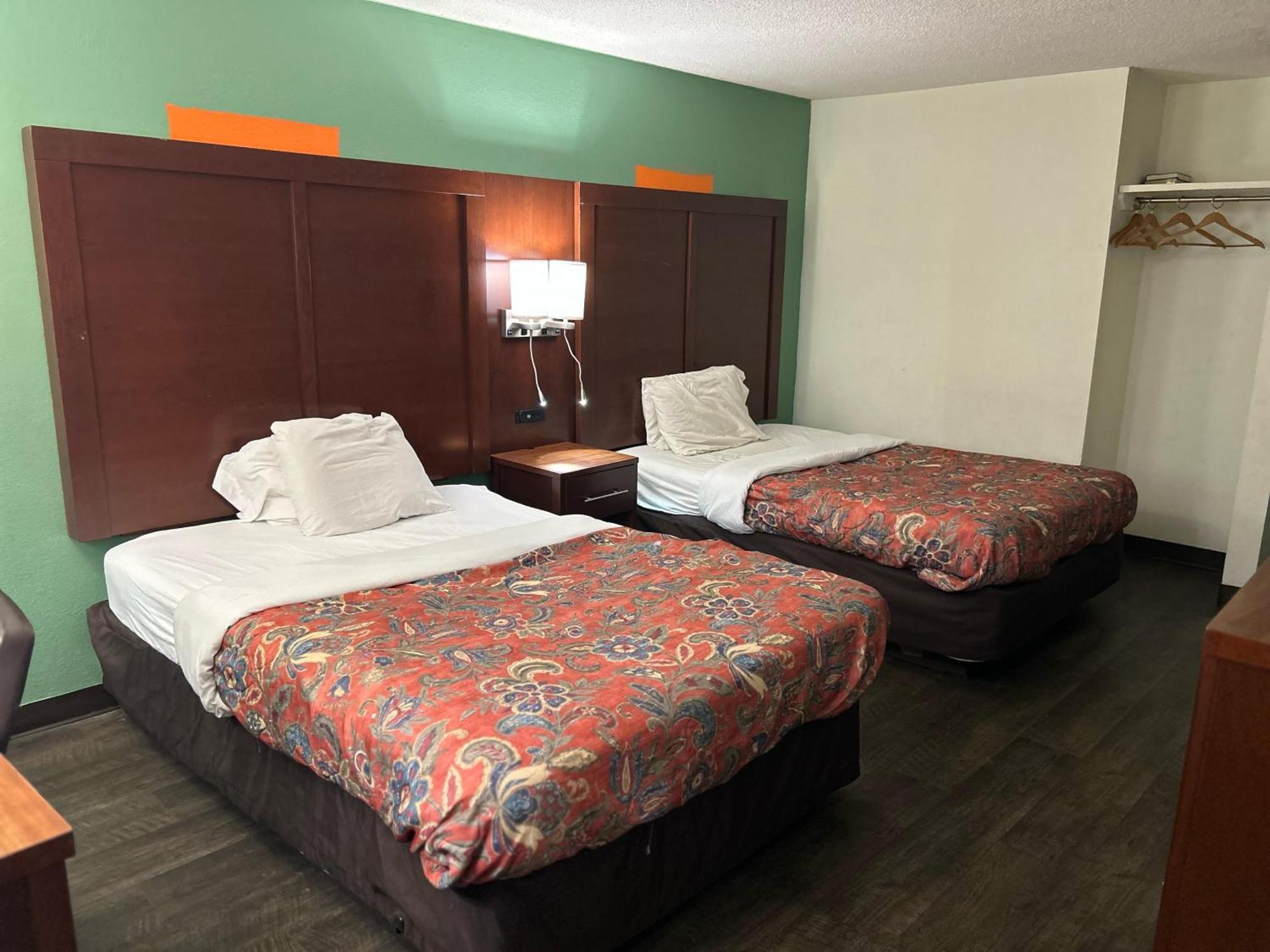 Hillcrest Motel By Oyo Aurora Near Lawrenceburg 外观 照片