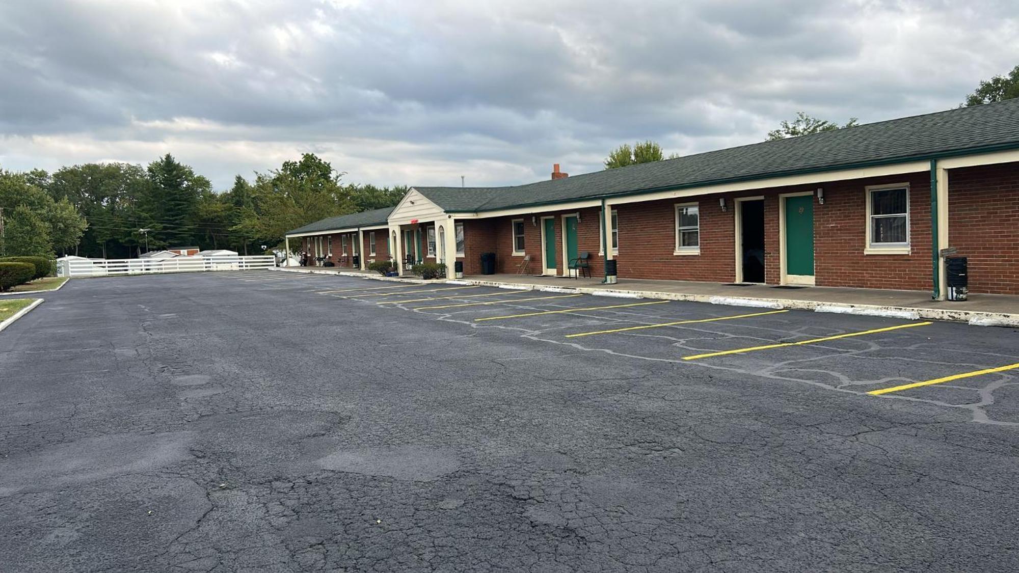 Hillcrest Motel By Oyo Aurora Near Lawrenceburg 外观 照片