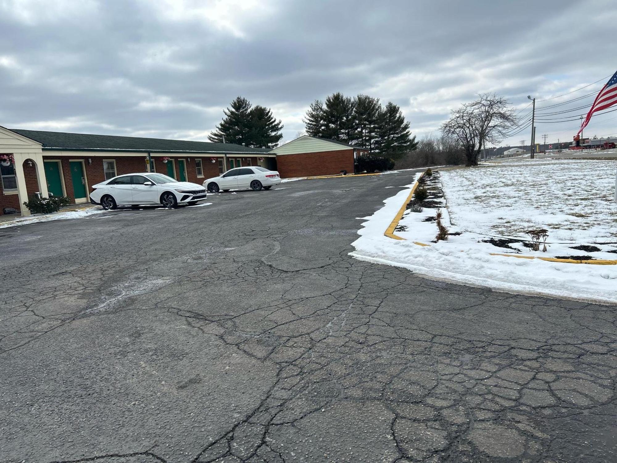 Hillcrest Motel By Oyo Aurora Near Lawrenceburg 外观 照片