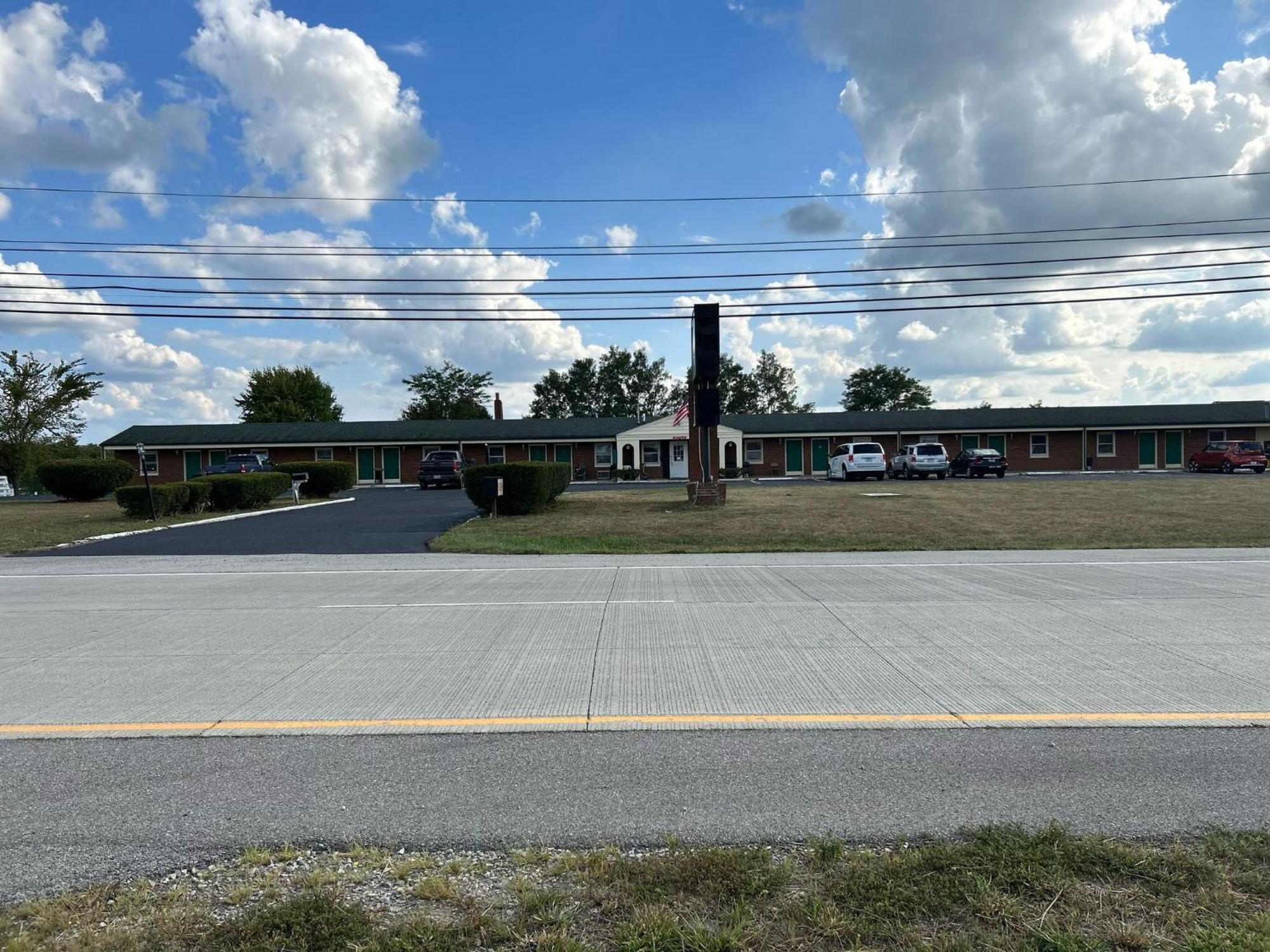 Hillcrest Motel By Oyo Aurora Near Lawrenceburg 外观 照片