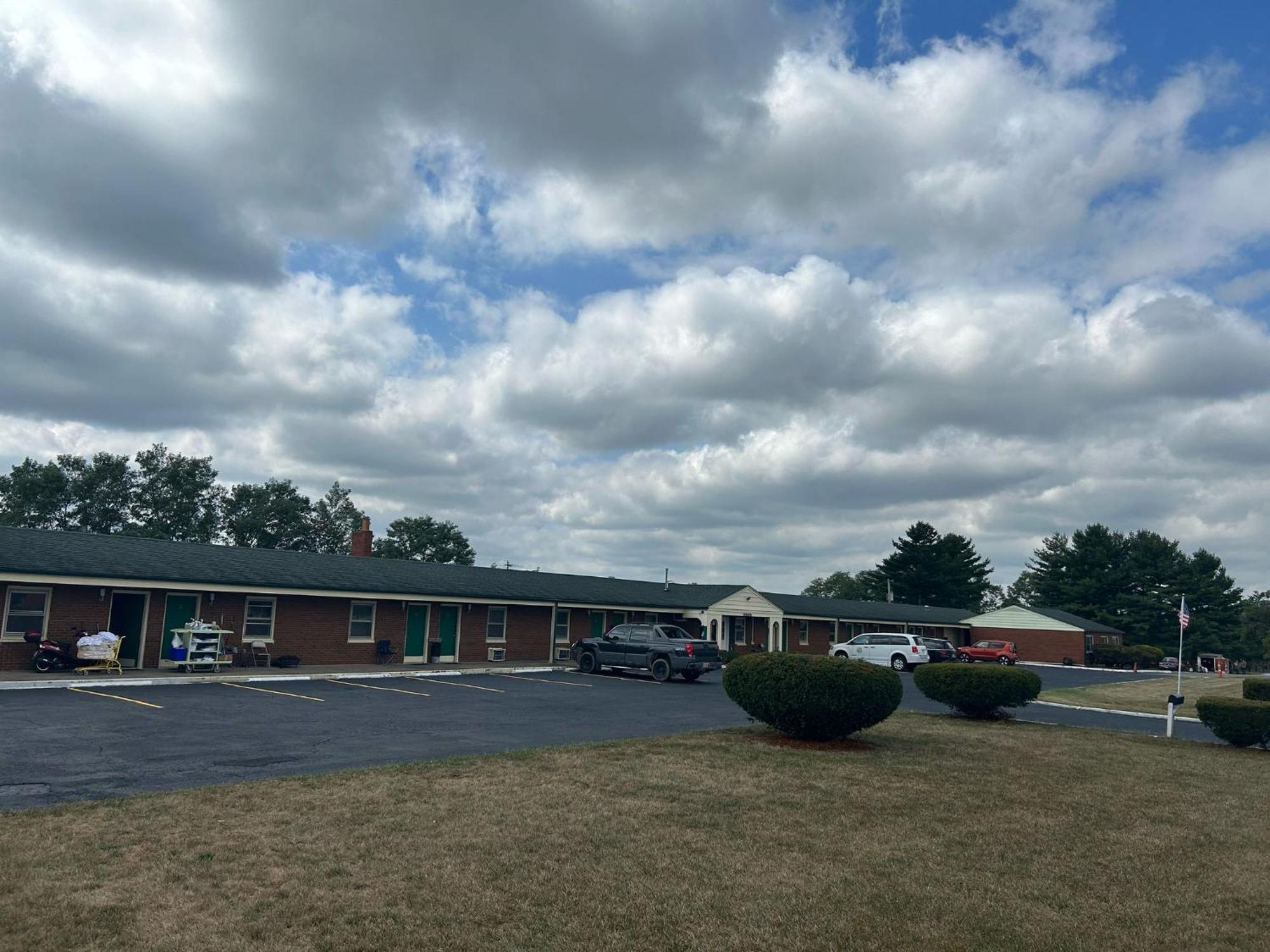 Hillcrest Motel By Oyo Aurora Near Lawrenceburg 外观 照片