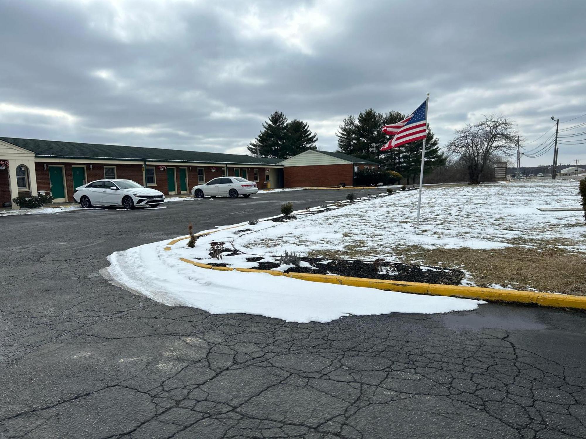 Hillcrest Motel By Oyo Aurora Near Lawrenceburg 外观 照片
